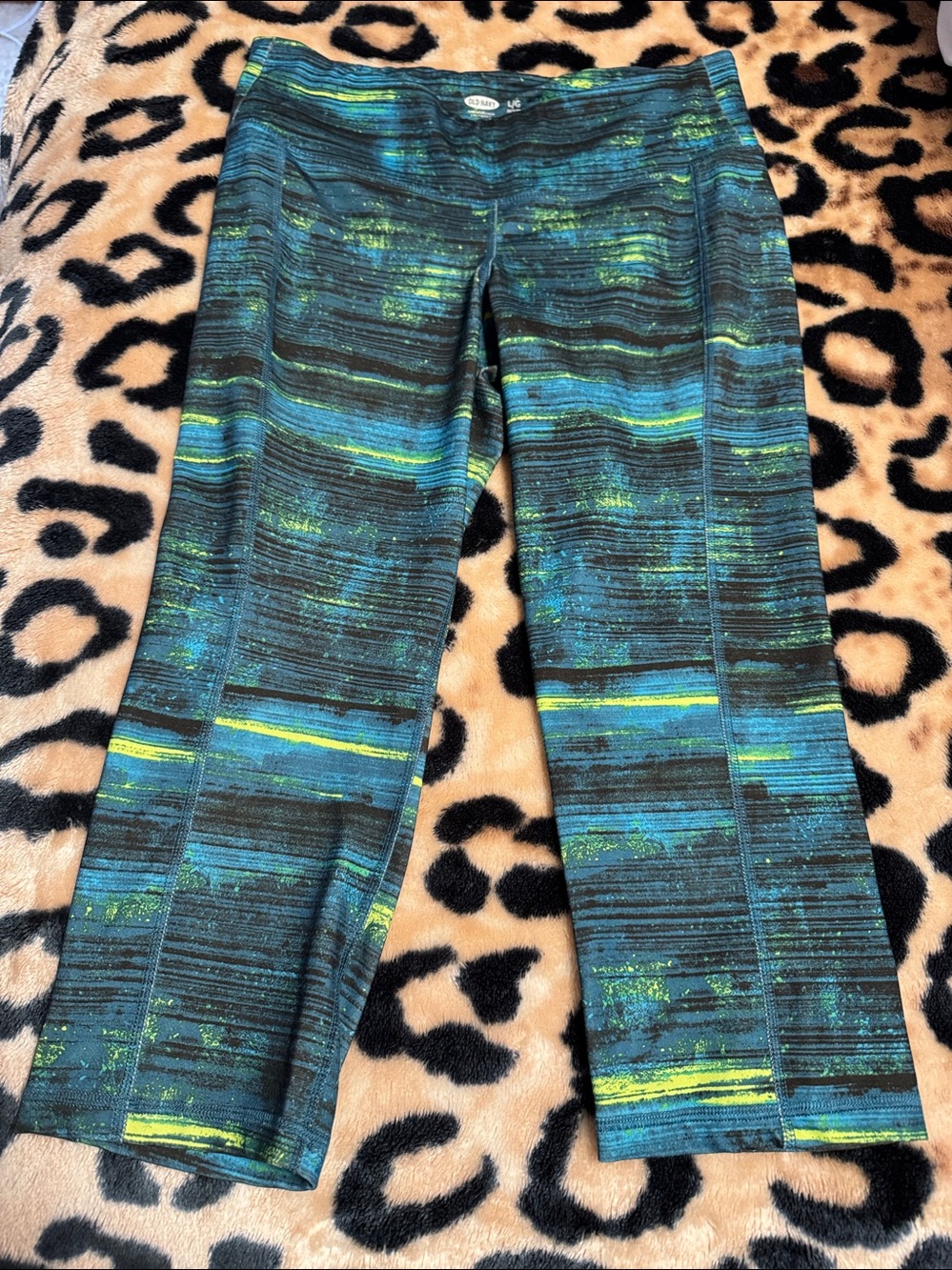 OLD NAVY Crop Length Yoga Activewear Leggings